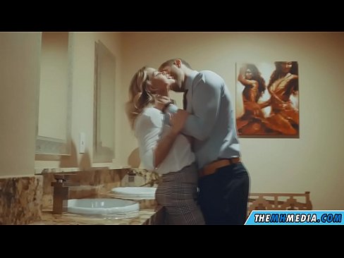 ❤️ Wanneer een rondborstige blondine je verleidt in een openbaar toilet Super porn at nl.com-porn-hat.ru